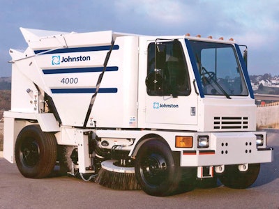240hpcummingsengineon4000modelstreetsweeper 10079057
