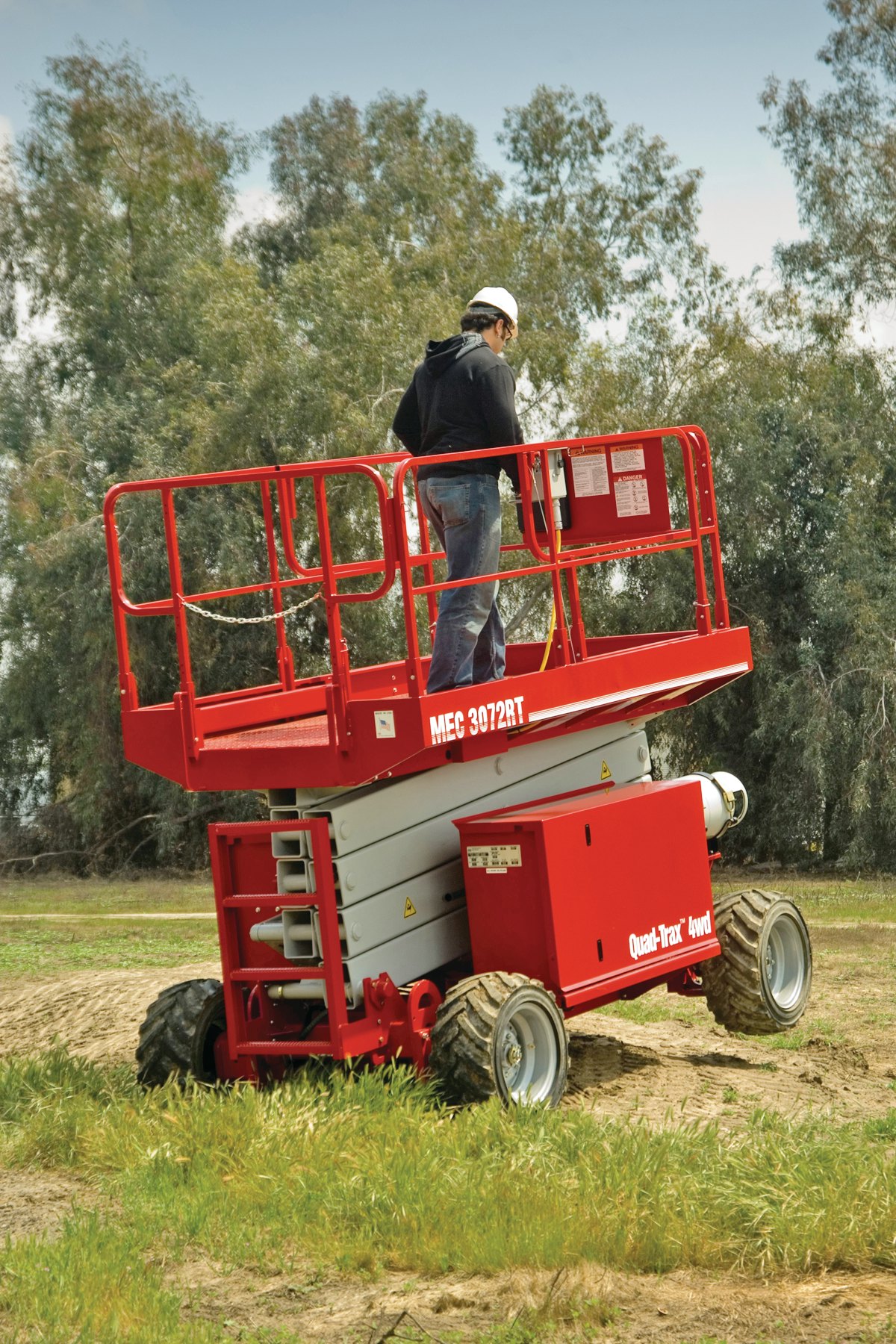 3072 and 3772 RoughTerrain Scissor Lifts From MEC Aerial Work