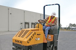 Cr270compactvibratoryasphaltroller 10084740