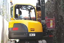 Ecrshortswingcompactexcavators 10085519