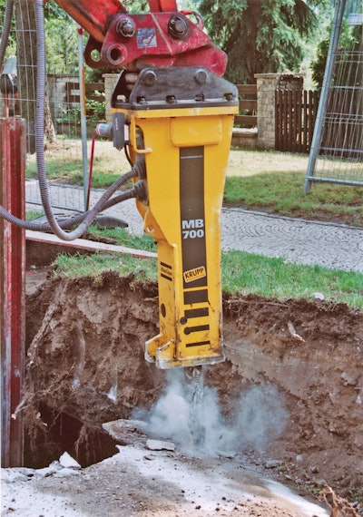 Mb700hydraulicbreakerattachment 10077143