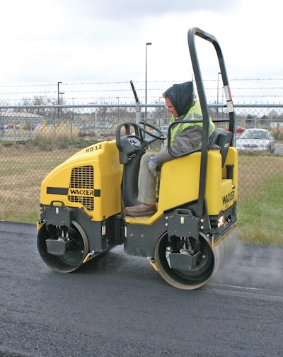 Rd11asphaltroller 10085608