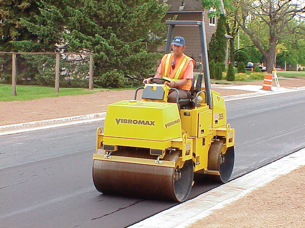 3 Tips to Maintain Vibratory Rollers and Keep Them on the Asphalt Mat