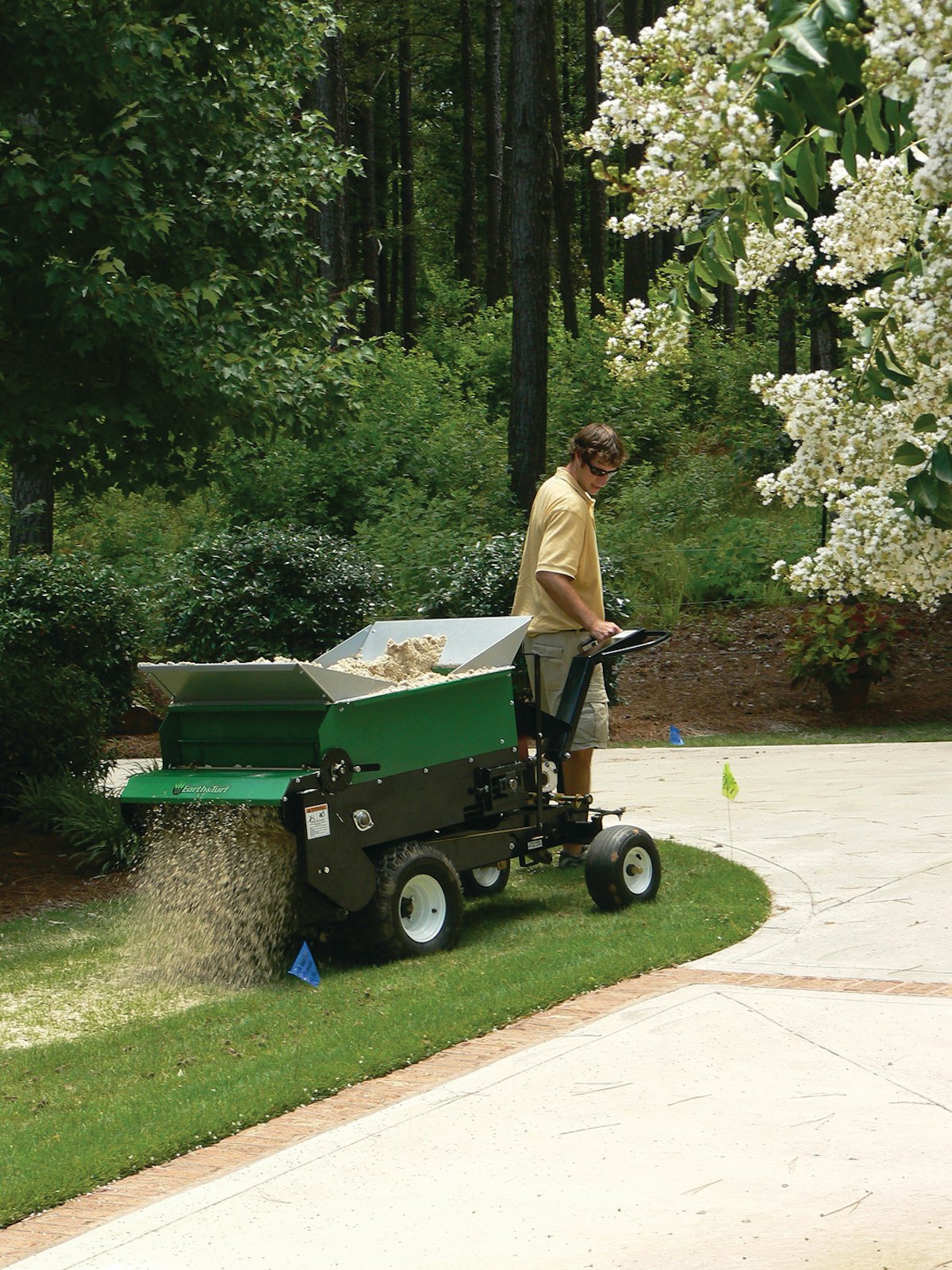 100SP Topdresser From Earth & Turf Products LLC For Construction Pros