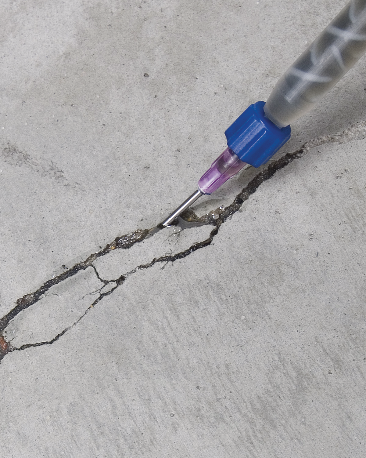 10 Minute Concrete Mender with Needle Tip Crack Injection From