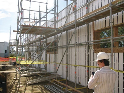 Tallwallscaffolding 10093013