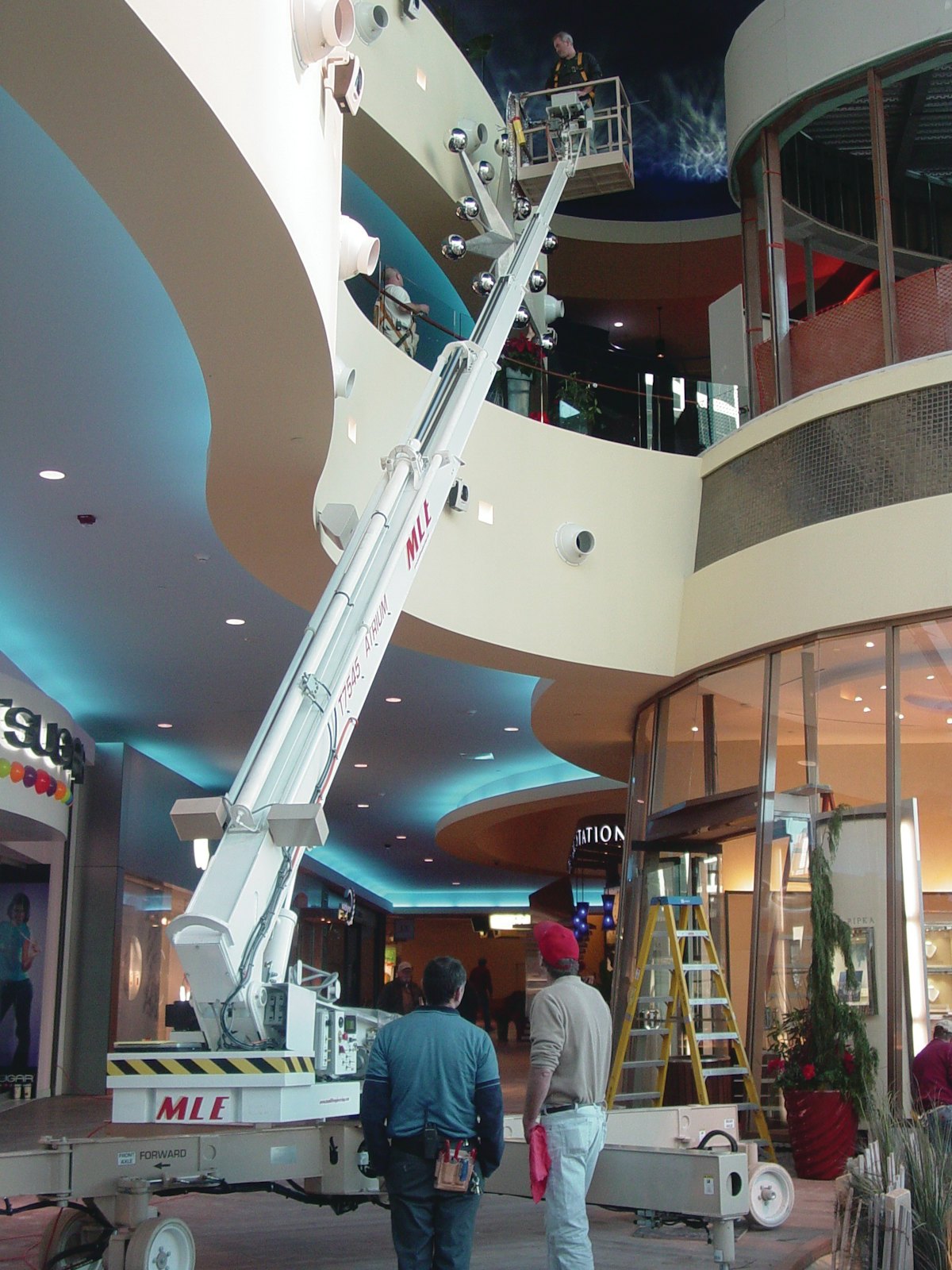 T7535 Atrium Lift From Man Lift Mfg. Co. For Construction Pros
