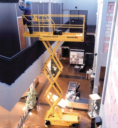 2032e2247eelectricscissorlifts 10090171