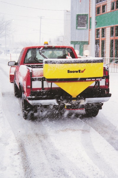 Snowexpivotpro1075tailgatespreader 10081140