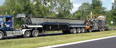 Falconbelttrailerswithonboardasphaltwatertanks 10082429