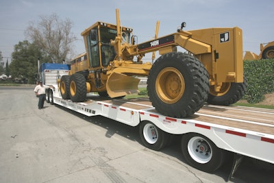 900seriestravelingtailtrailer 10079302