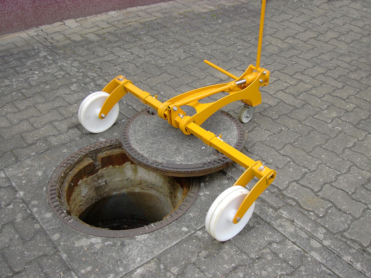 Manhole Cover Lifter