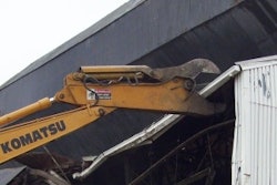 When operating concrete crusher or shear attachments, it's important to let the attachment do the work, rather than use the brute force of the host machine to break or tear material.