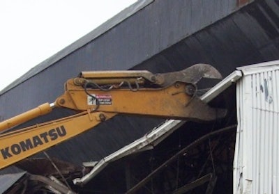 When operating concrete crusher or shear attachments, it's important to let the attachment do the work, rather than use the brute force of the host machine to break or tear material.