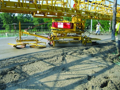 Manhattan Road & Bridge purchased a Terex Bid-Well 4800 paver specifically to address the challenging skew angles on the Edison Avenue Bridge.