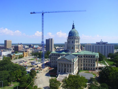 A Linden Comansa 21 LC 400 tower crane is being used on the $36 million Kansas Statehouse Exterior Masonry Restoration project.