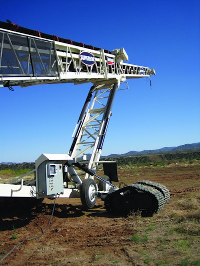The TeleStacker Converyor features two-wheel mobile pivot base and radial travel tracks.