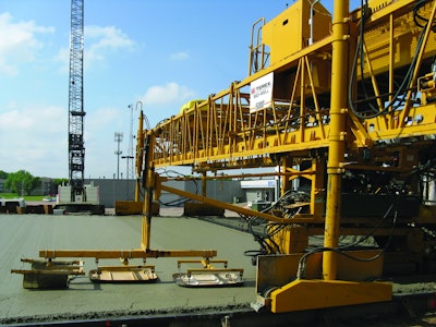 The Bid-Well 5000 Automatic Roller Paver is designed for high-performance concrete paving on projects ranging from airport runways, taxiways and aprons to highways.