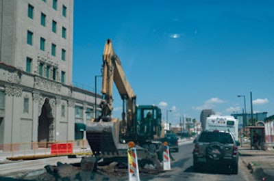 The smaller overall footprint and narrow swing radius of the Caterpillar wheel excavators proved ideal for Archer Western on the Valley Metro Rail Line project in downtown Phoenix. This image, taken through the windshield of a passing vehicle, demonstrates just how tight the work area actually was.