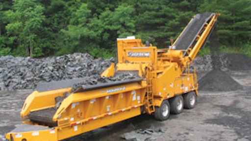 To maximize grinder performance, inspect the conveyor belt tracking and infeed chains daily prior to use. Also inspect teeth and replace as needed.