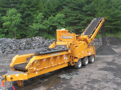 To maximize grinder performance, inspect the conveyor belt tracking and infeed chains daily prior to use. Also inspect teeth and replace as needed.