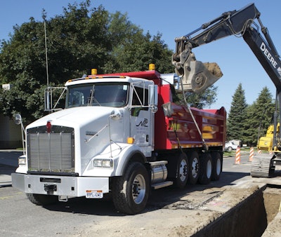 NPL selected Kenworth T800s equipped with the 455-hp PACCAR MX engine, providing 1,650 ft.-lbs. of torque powered through an Eaton 8LL manual transmission.