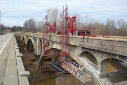 Terexhydraplatformstrailermoun 10447341