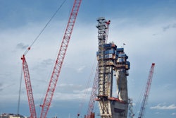 Manitowoc7000 Mississippibridg 10633788