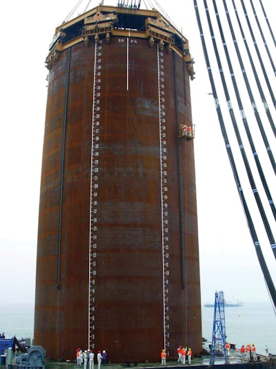 The Octakong is set up to drive one of the 72-ft.-diameter, 550-US ton steel piles measuring 130 ft. in length.