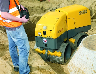 The remote control system on Wacker Neuson trench rollers is completely sealed to withstand dust and water on the jobsite.