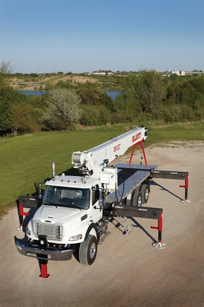 Individually controlled out-and-down style outriggers offer mid- and full-span load charts with a 21-ft. maximum outrigger spread.