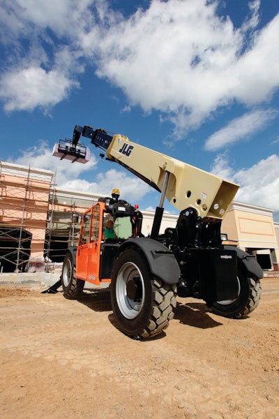 Park the telehandler on a level surface, or level out the machine using the frame level function and the level indicator. Use stabilizers if required.