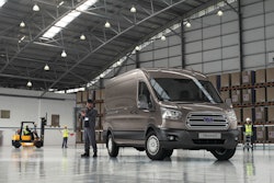 North American buyers will be able to choose the proven 3.5-litre EcoBoost or a diesel engine; the rear-wheel-drive models improve fuel economy at least 25 percent compared to the replaced E-Series vans.