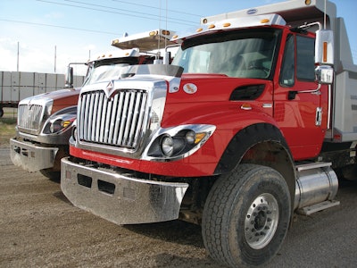 A new no-cost sloped-hood option lowers the Workstar's nose for improved forward visibility.
