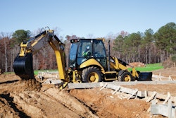 The Caterpillar F Series models feature an electronically controlled piston pump that automatically optimizes performance for specific operations, ensuring loader power management and backhoe productivity.