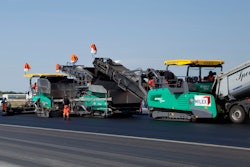 The InLine Pave method developed by VÖGELE yields both economic and technical advantages. The rapid paving process, shorter construction periods, less nuisance to traffic and the outstanding quality of the roadway are particularly noteworthy advantages.