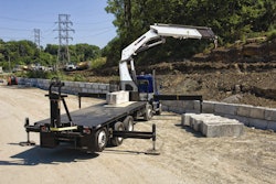 40 tm truck-mounted articulating crane