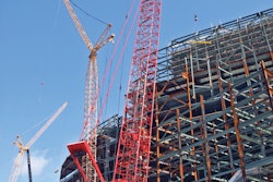 The Manitowoc 14000 and 11000 crawler cranes were chosen for the Lambeau Field project due to the site's expansive area, multiple work locations and the radial shape of the stadium.