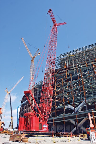 The Manitowoc 14000 and 11000 crawler cranes were chosen for the Lambeau Field project due to the site's expansive area, multiple work locations and the radial shape of the stadium.