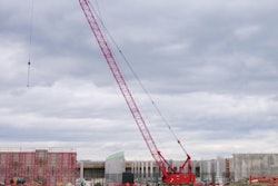 The job at Tullamore required a crane that could crawl between the pumping station and reservoir to make big lifts. The 110t capacity Manitowoc 12000-1 features heavy lifting power in a smaller, easier to set up configuration.