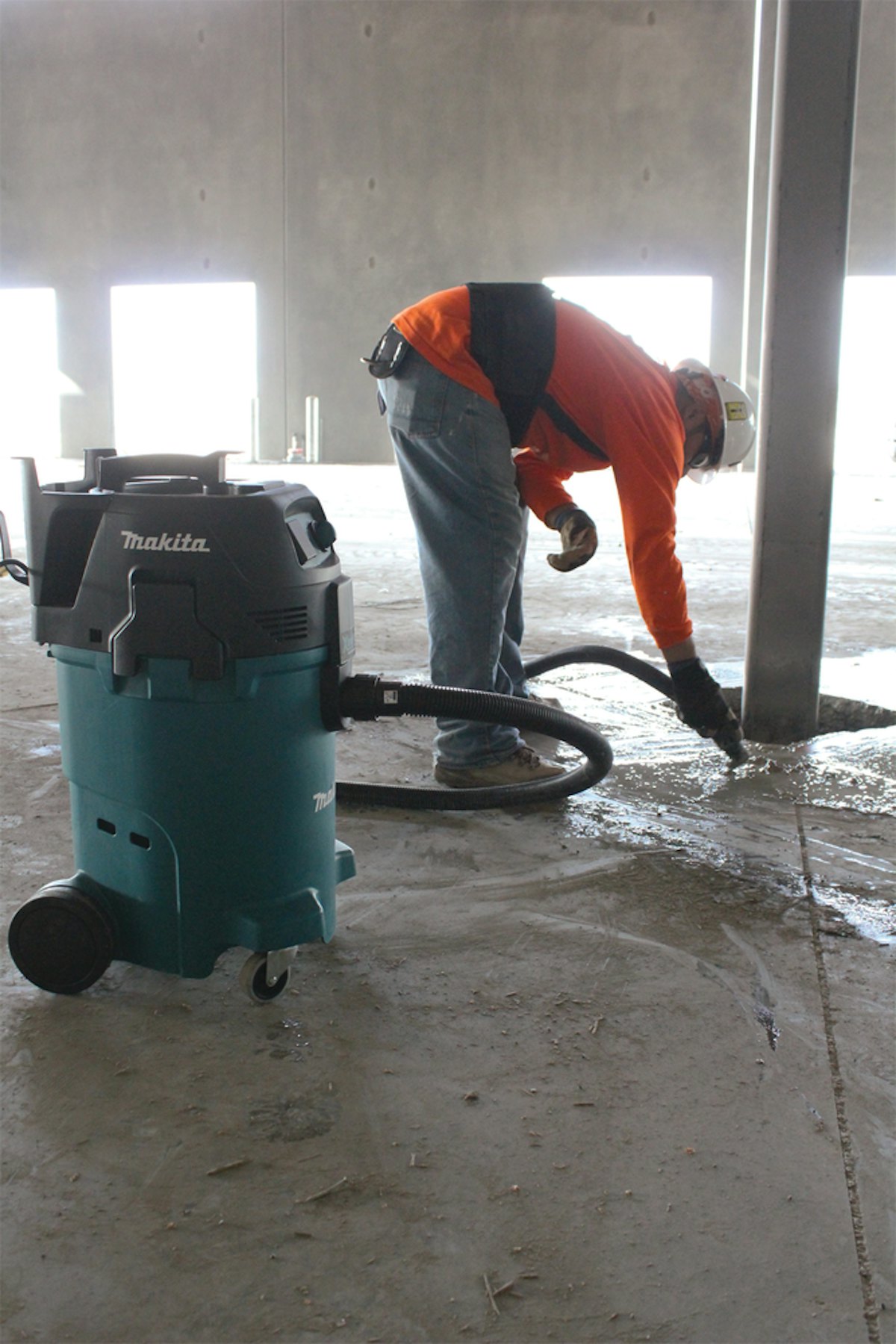 VC4710 Xtract Vac From Makita USA Inc. For Construction Pros
