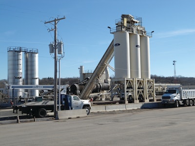 Hot Mix Materials, located in Kansas City, MO, operates a Tarmac, Intl. counter-flow drum mix plant that produces 300 tons per hour.