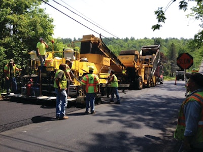Galasso's BOMAG CR552 paving machine in action