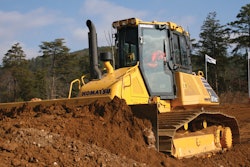 The D61i-23 with automatic blade control monitors blade load and adjusts blade elevation to minimize track slip.