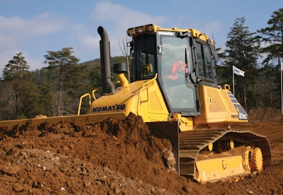 The D61i-23 with automatic blade control monitors blade load and adjusts blade elevation to minimize track slip.