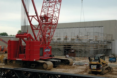 Initially, a three-crane rigging setup was expected to be used to set the 22.5- to 55-ft. vertical panels. However, a single 220-ton-capacity Manitowoc Model 14000 crawler crane was able to set even the largest panels in place.
