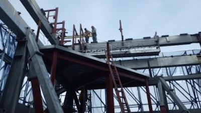 Standard 20- and 30-ft. modular platforms - powered by Spider’s SC1000 traction hoists - as well as Modulo platforms are enabling access to hard-to-reach areas during installation of the glass curtain walls at the World Trade Center towers construction.