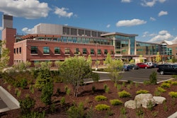 02 Monroe Clinic Landscaping 11118789