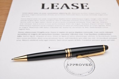 Find the best leasing option for your construction business by knowing what options are available and what the benefits of each is.