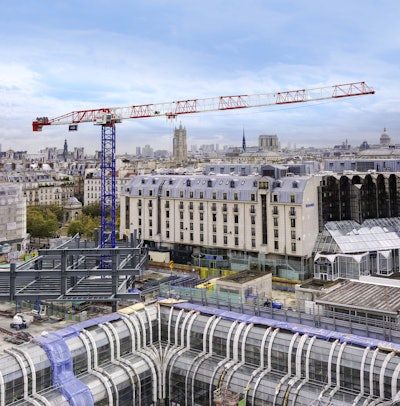 The two Liebherr 380 EC-B 16 Litronic flat-top cranes being used on the Canopee Les Halles project are fitted with a 164-ft. boom – one with a hook height of 98 ft. and the other with a hook height of 131 ft.